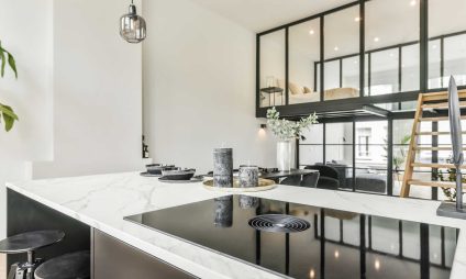 Photo d'une cuisine ouverte et rangée