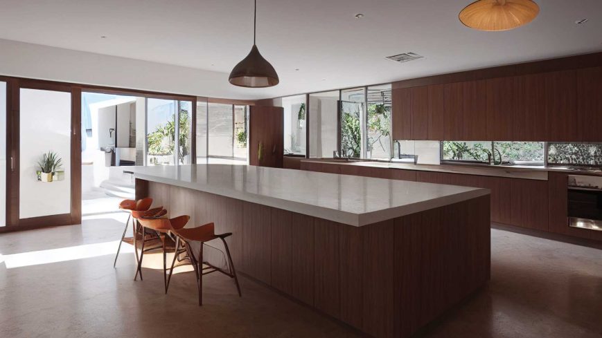 Une grande cuisine design et moderne